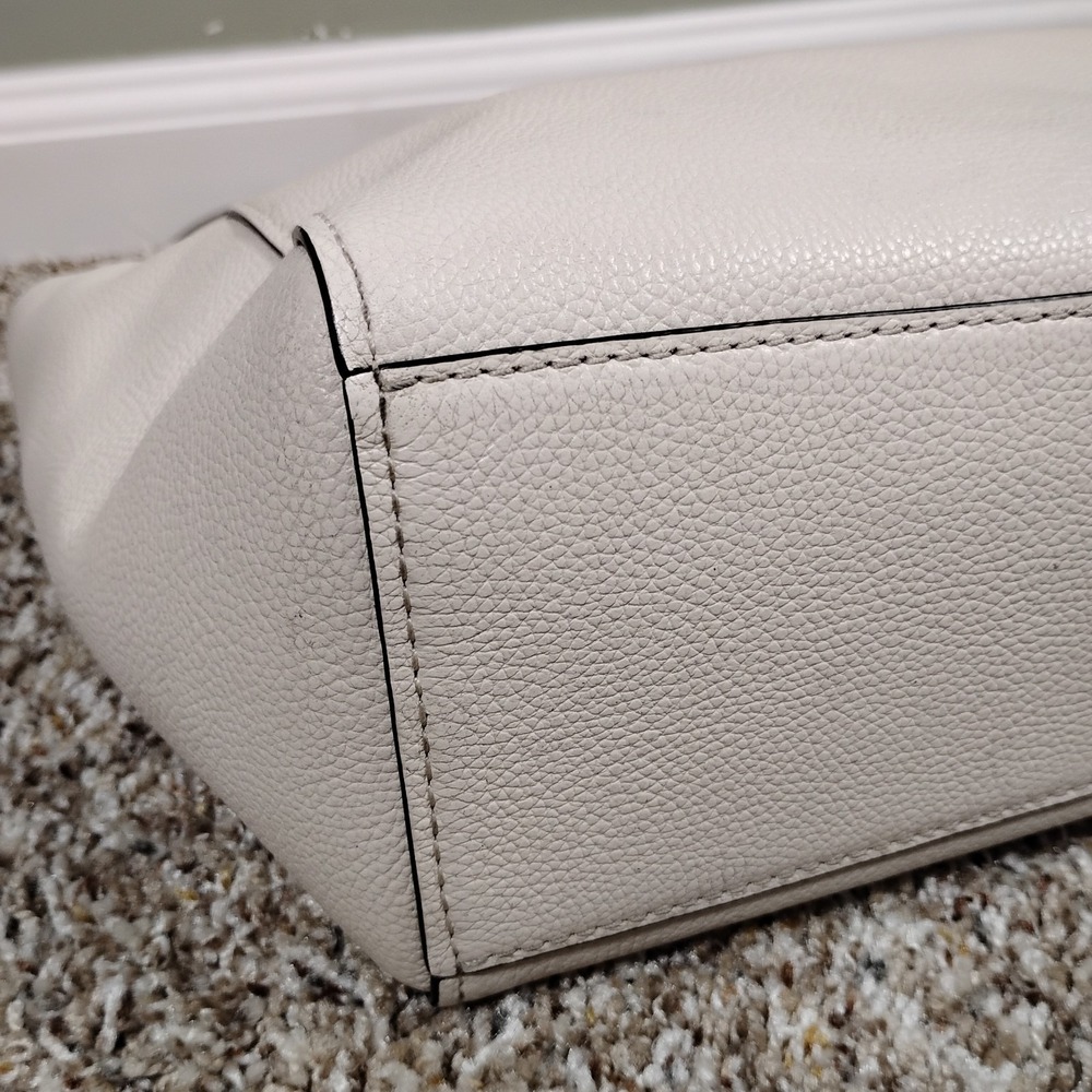 Authentic Coach 57107 Turnlock Chain Tote Chalk Pebbled Leather Shoulder Bag - Picture 7 of 16